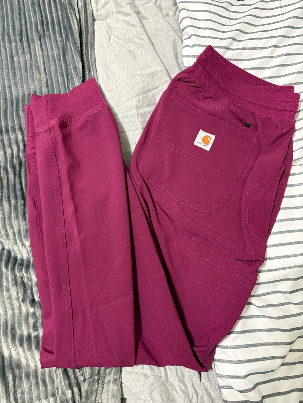 Women’s scrub joggers size small